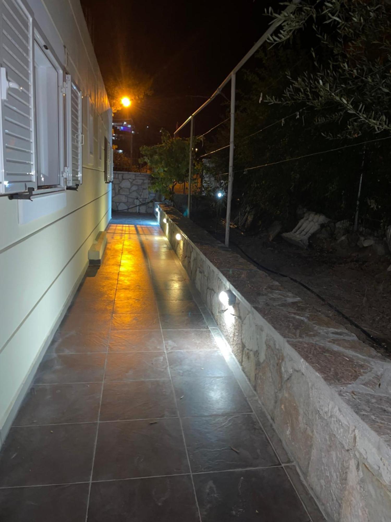Miranda's & Sarande