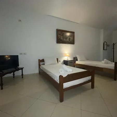 Miranda'S Apartments & Rooms Sarande Exterior photo