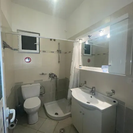 Miranda'S Apartments & Rooms Sarande Room photo