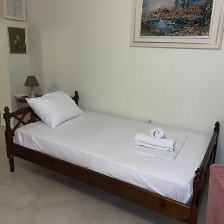 Miranda'S Apartments & Rooms Sarande Room photo